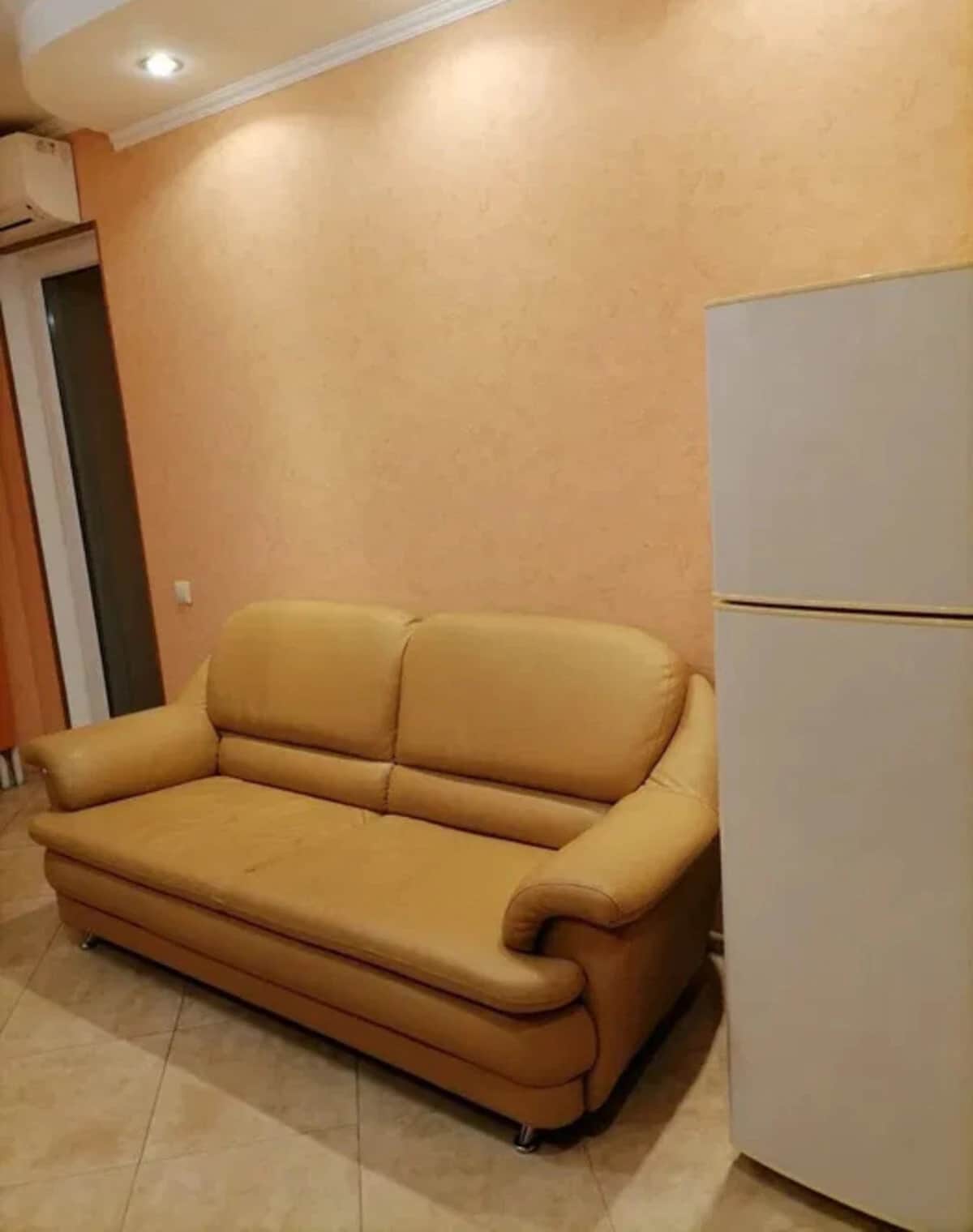1-кімнатна квартира, Виноградар: кухня 14 м², духова шафа - фото 1