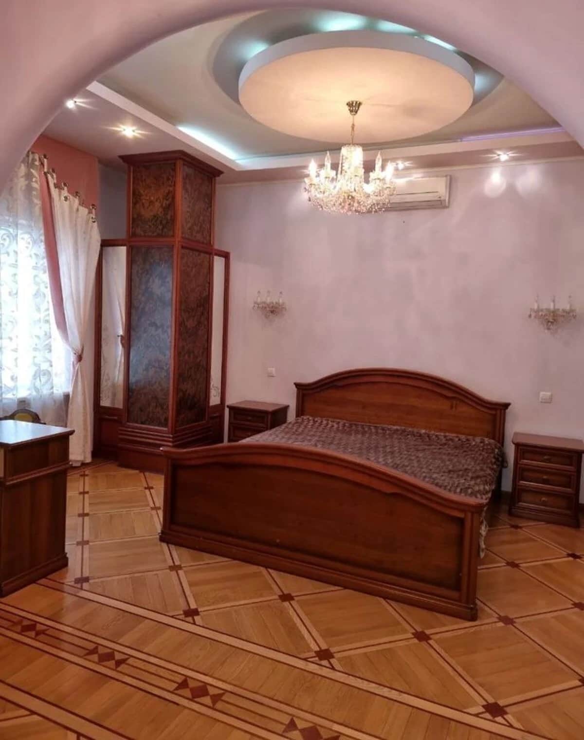 3-кімнатна квартира, Центр: цегляні стіни, біля площі Героїв Майдану - фото 1