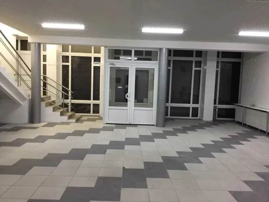 Магазин, Полтава: кафетерій, власна котельня, 3 поверхи - фото 1