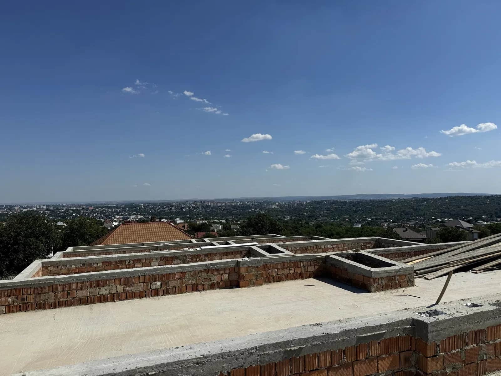 Таунхаус, Чернівці: гараж 51 м², дах-тераса, вид на все місто - фото 2