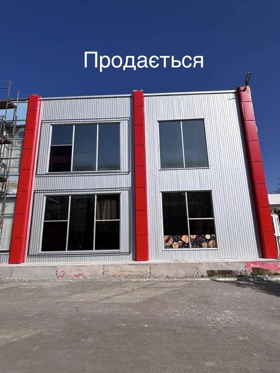 Приміщення, Нетішин: колишнє кафе, літній майданчик 120 м², торг - фото 1