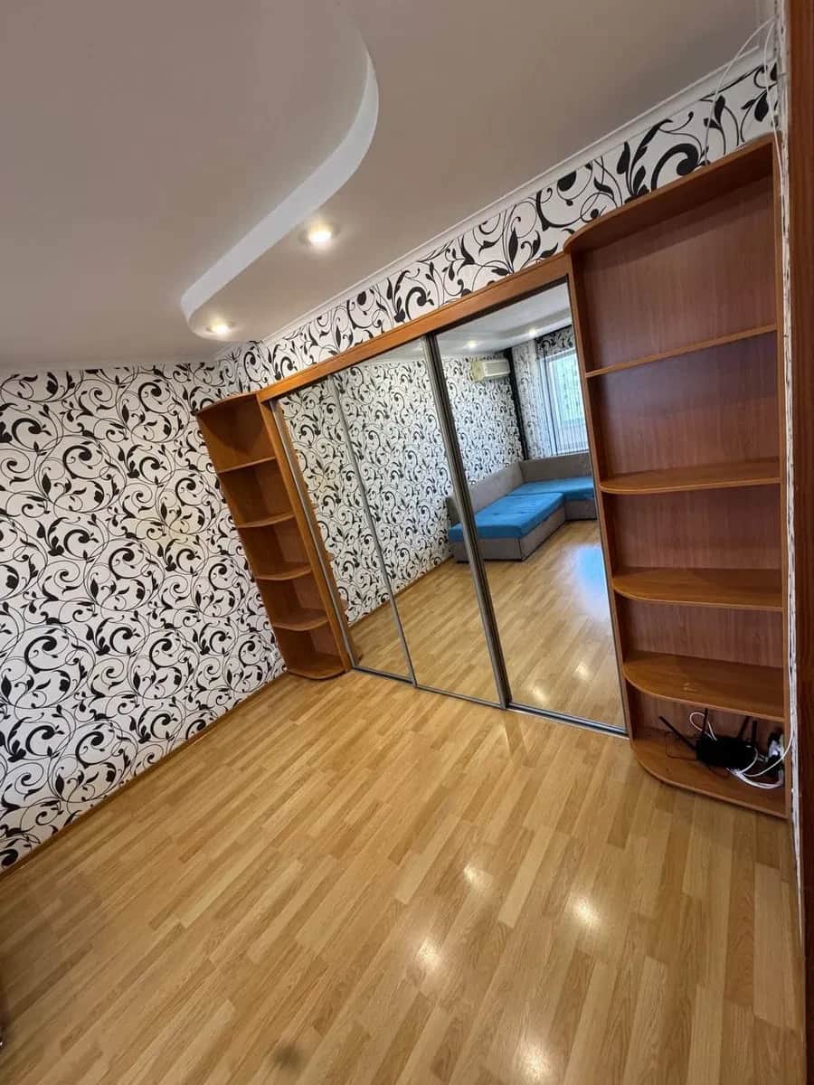 2-кімнатна квартира, Комунарський: парк поруч, АТБ і зупинка - фото 1