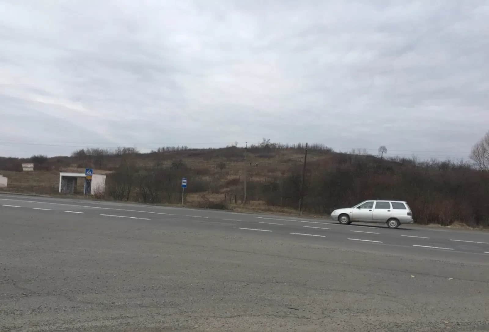 Ділянка 90 соток, Нижнє Солотвино: біля траси Київ-Чоп, кутова, будинок - фото 2