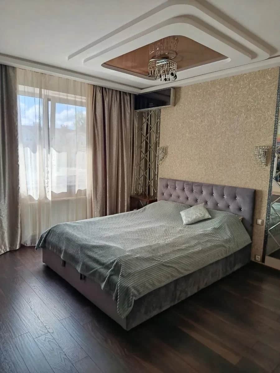3-кімнатна квартира у ЖК Підкова: сучасний ремонт, мебльована, комора - фото 1
