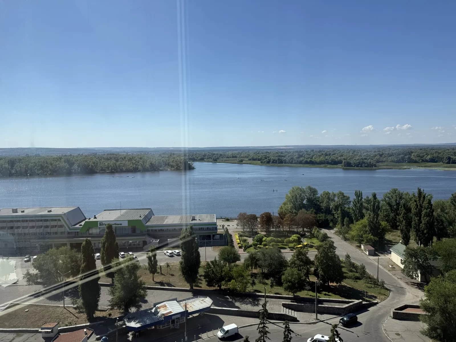 3-кімнатна квартира, Кременчук: вид на Дніпро, паркомісце, світло є завжди - фото 1