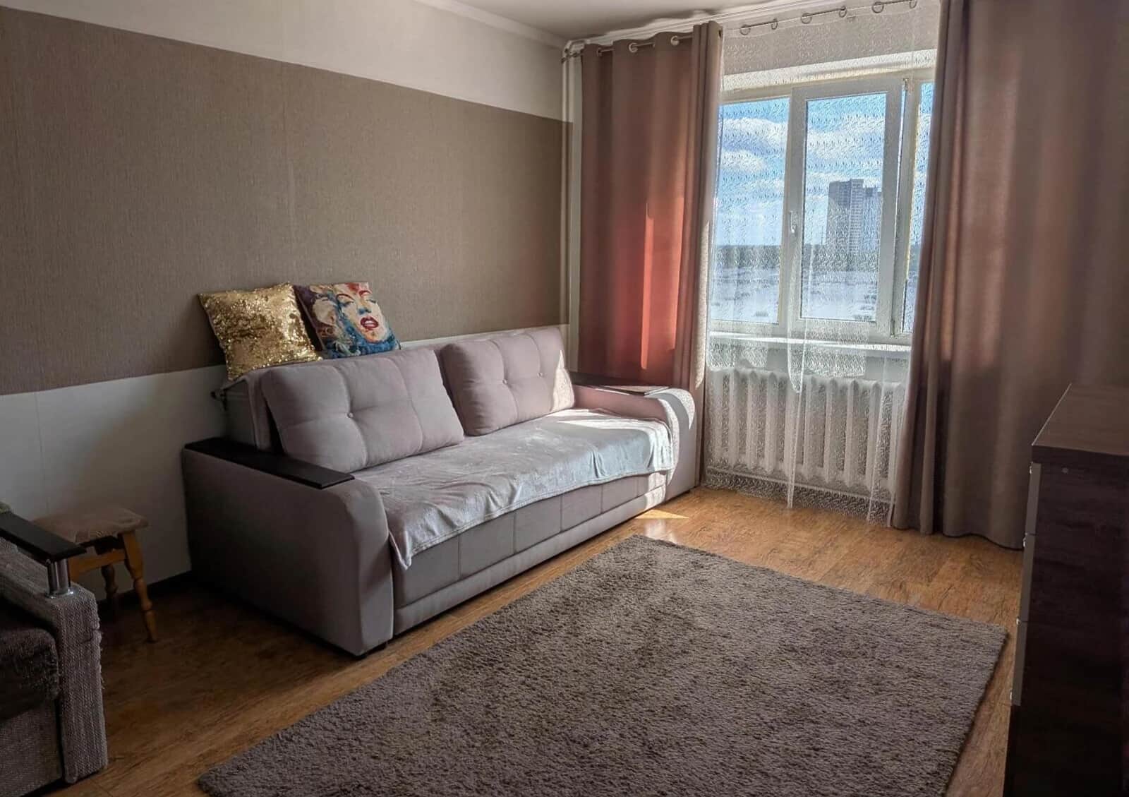 2-кімнатна квартира, Дарницький: метро Позняки, вода й тепло без світла - фото 1