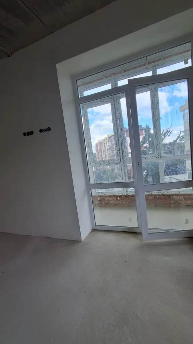 2-кімнатна квартира, Ірпінь: кухня-вітальня 33.5 м², 2 балкони - фото 1