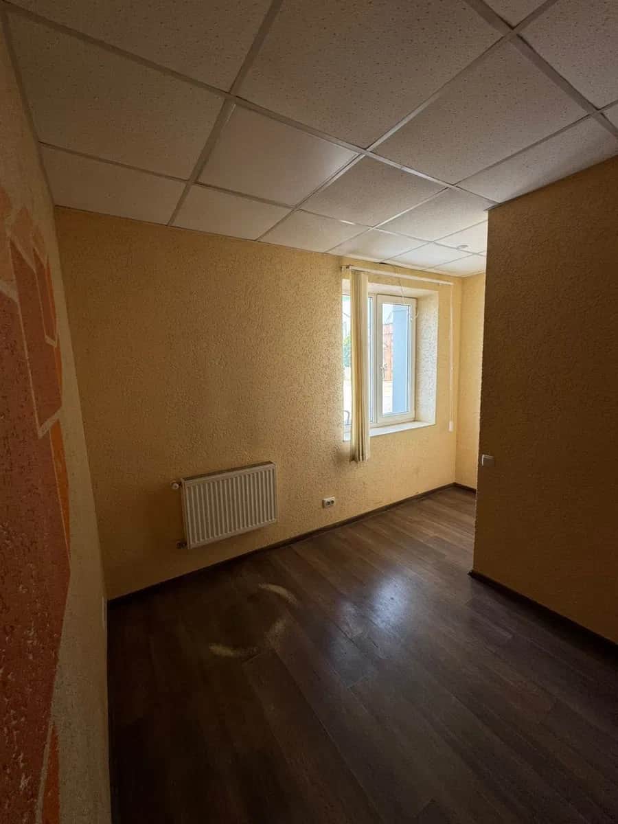 Кабінет, Звенигородка: 1 поверх, без комісії, охорона території - фото 1