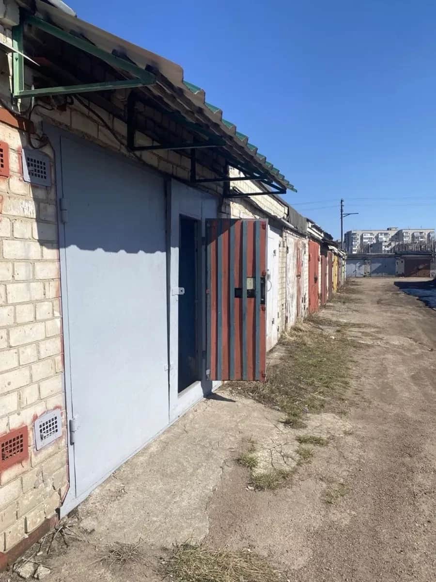 Гараж в АК 39: погріб і оглядова яма, утеплені двері - фото 2
