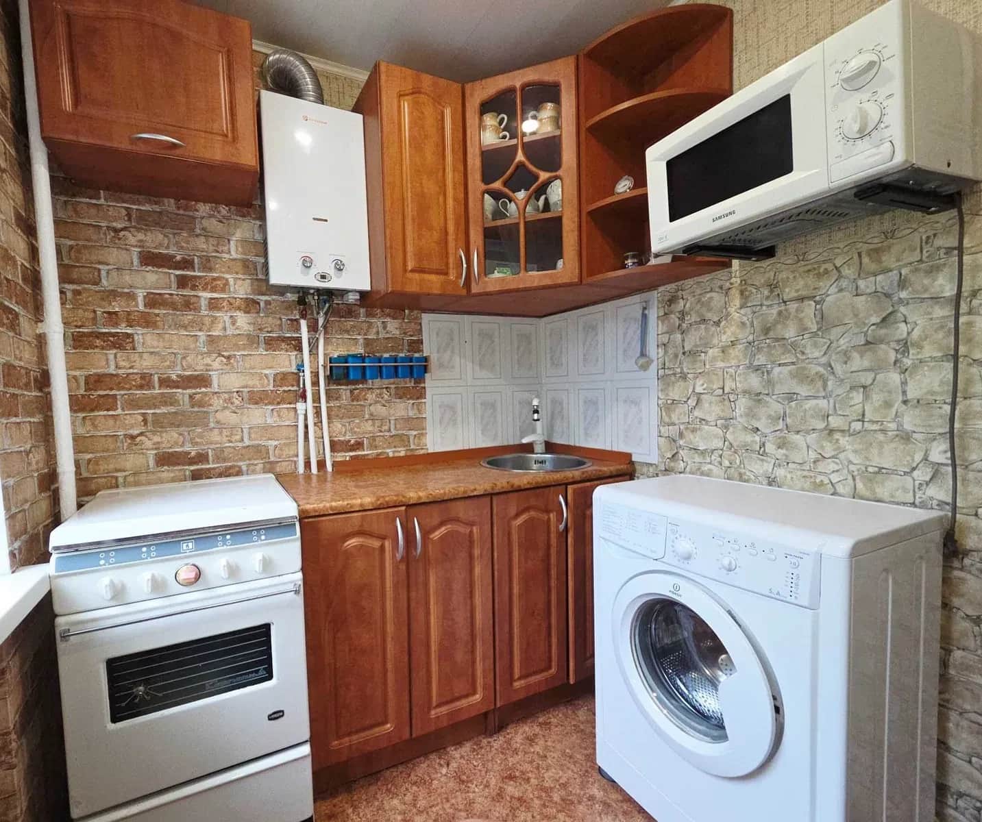2-кімнатна квартира, Вознесенівський: газова колонка, вода без світла - фото 1