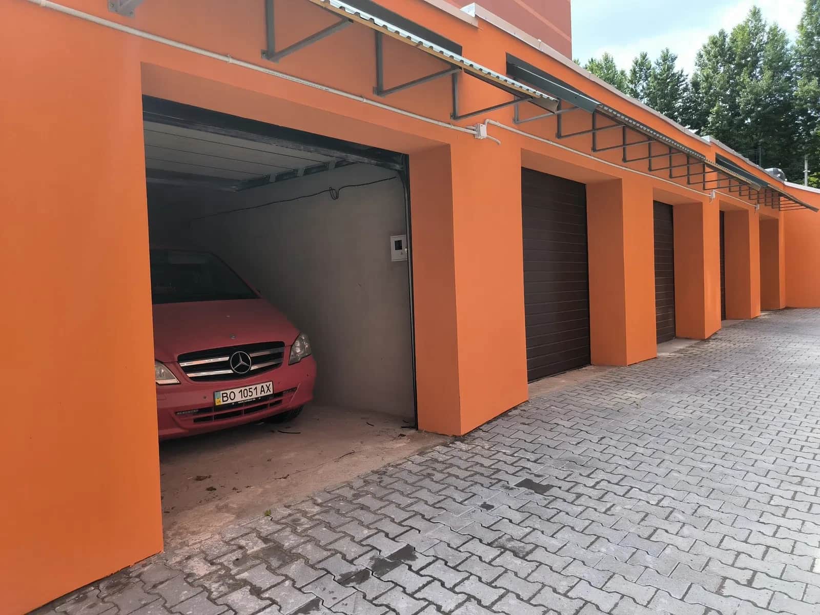 Гараж у ЖК Парковий: заїзд з пр.Ст.Бандери, ворота 2,3 м - фото 1