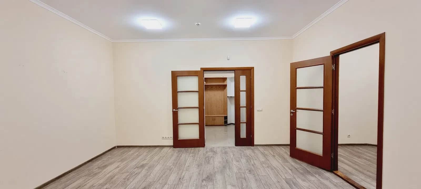 Приміщення, Печерський: окремий вхід із пандусом, фасадне - фото 1