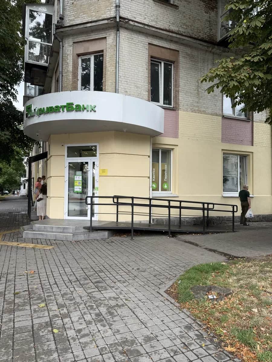 Фасадне приміщення, Черкаси: вхід із перехрестя, стабільні орендарі - фото 2