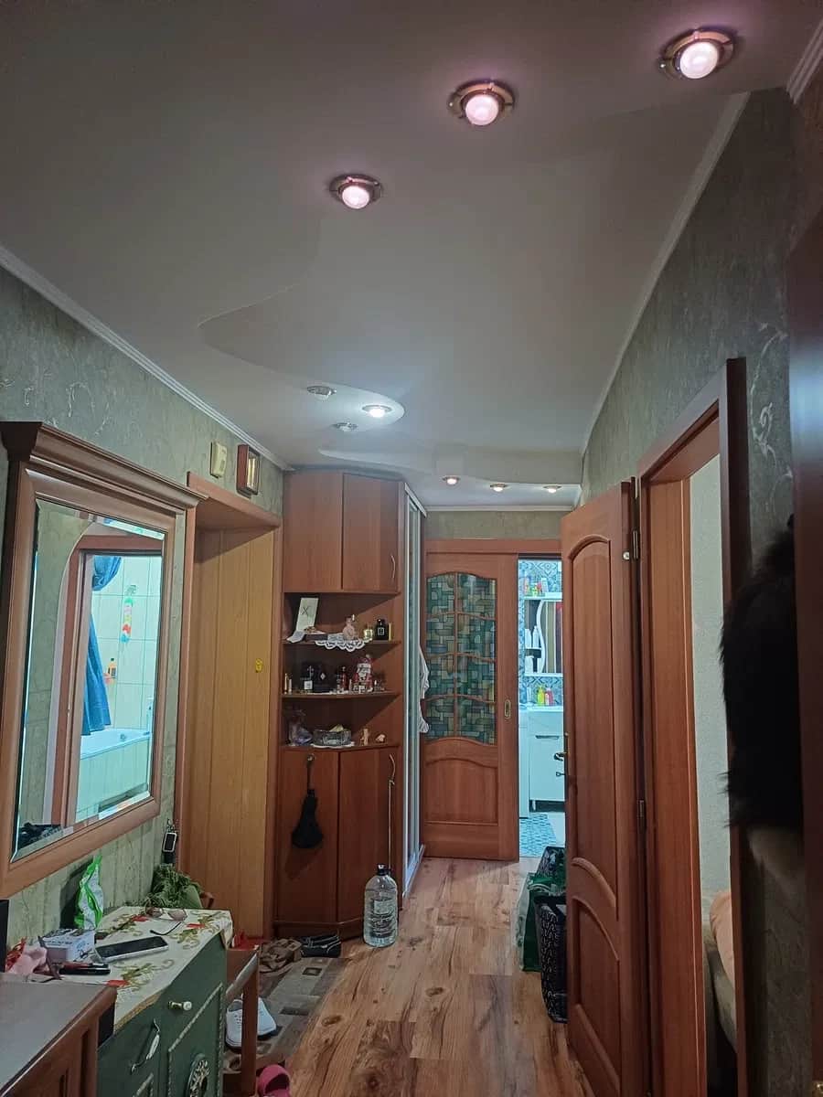 2-кімнатна квартира, Заводський: євроремонт, засклена лоджія, торг - фото 1