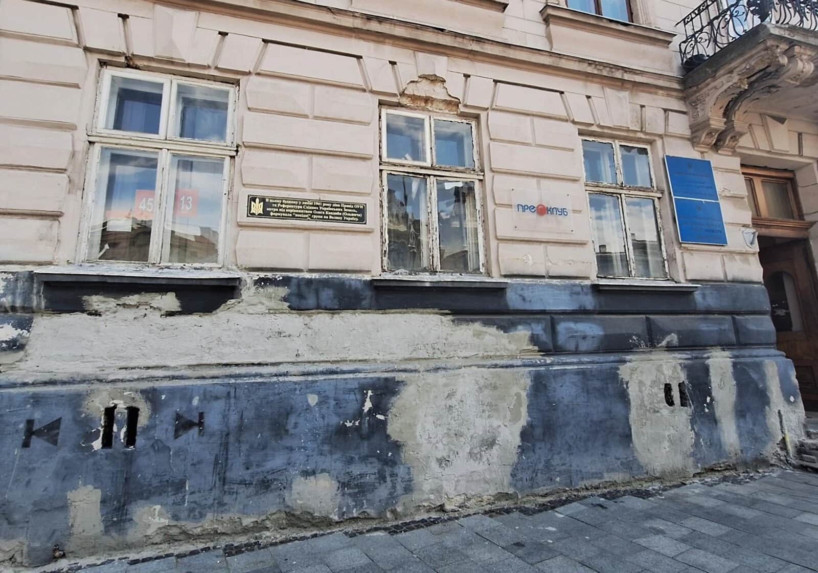 Приміщення, Центр: потребує ремонту, стеля 4.2 м - фото 1