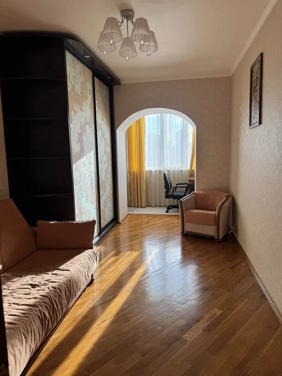 2-кімнатна квартира, Дарницький: кухня-вітальня, 10 хв до метро - фото 2