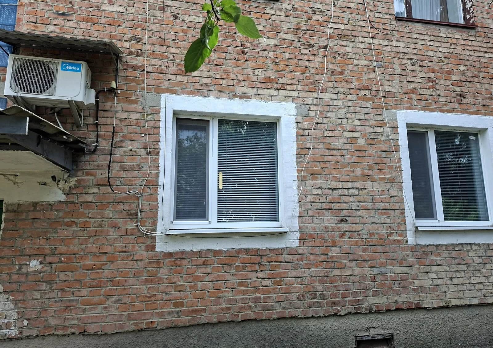 3-кімнатна квартира, Борзна: цегляні стіни, газове опалення - фото 1