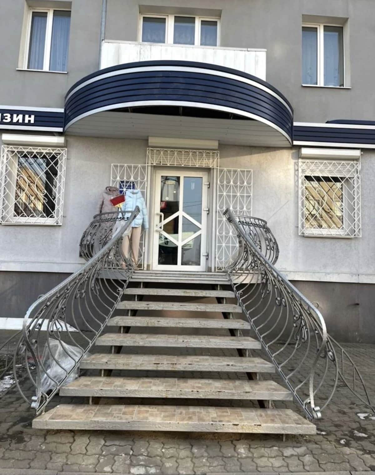 Приміщення, Нововолинськ: фасадне, під магазин, захисні ролети - фото 1