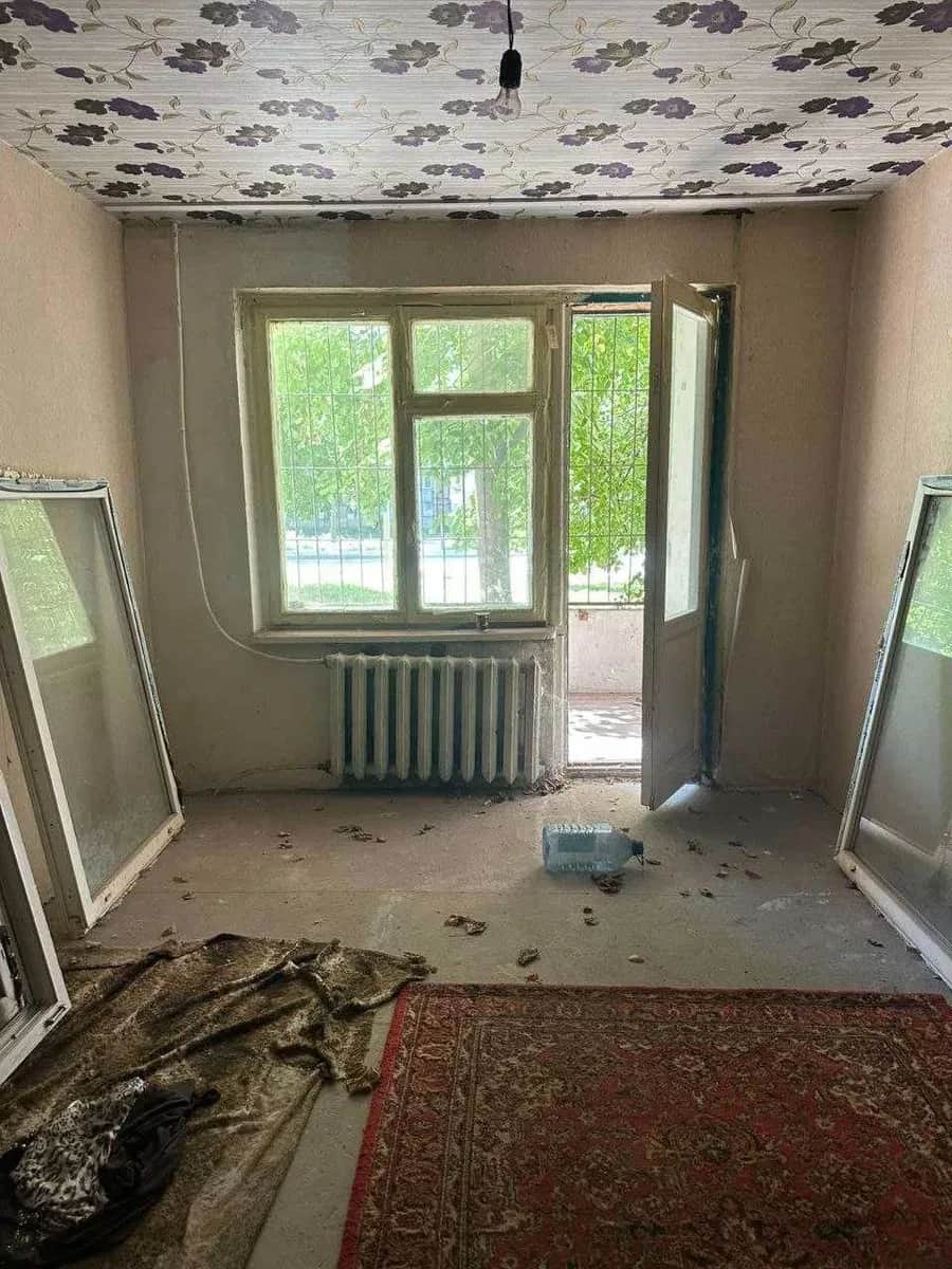 2-кімнатна квартира, Металургійний: велика лоджія, під ремонт - фото 2