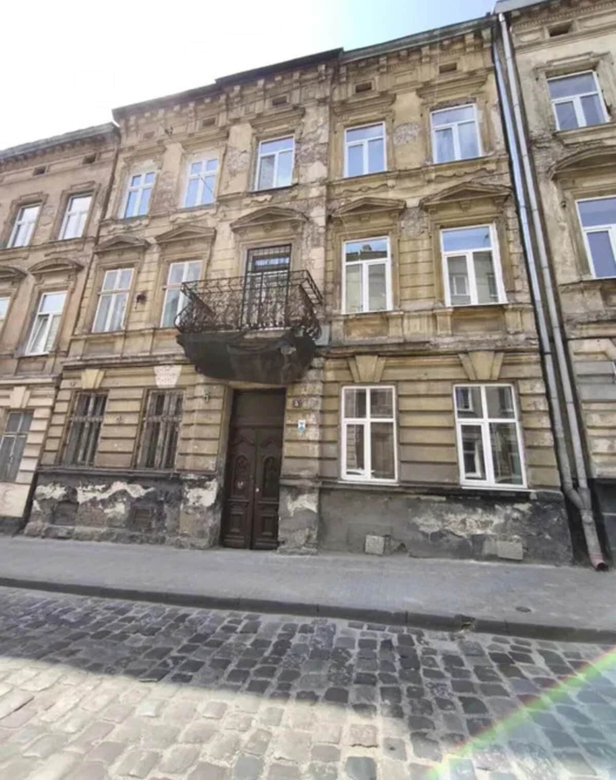 2-кімнатна квартира, Львів: цегляні стіни, закритий двір - фото 1