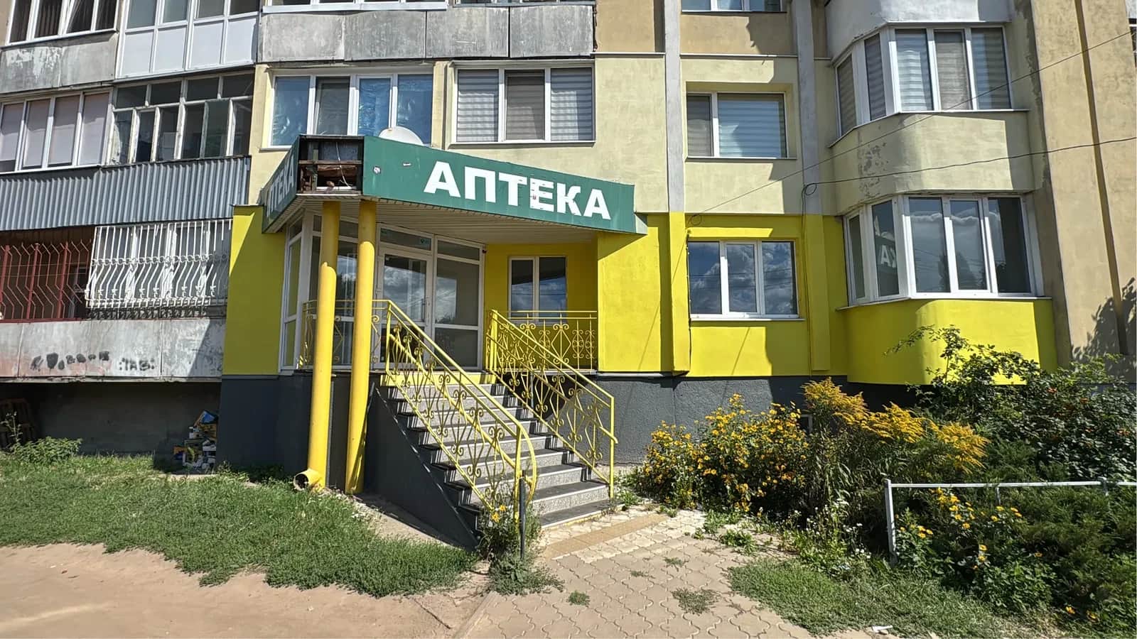Магазин у ЖК Варшавського: активний трафік, фасадний - фото 1