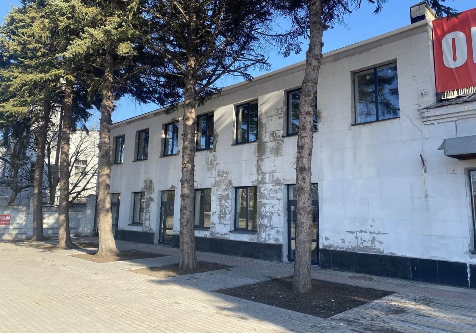 Комерційне приміщення на вул. Гідності: фасадне, відкрита стоянка - фото 2