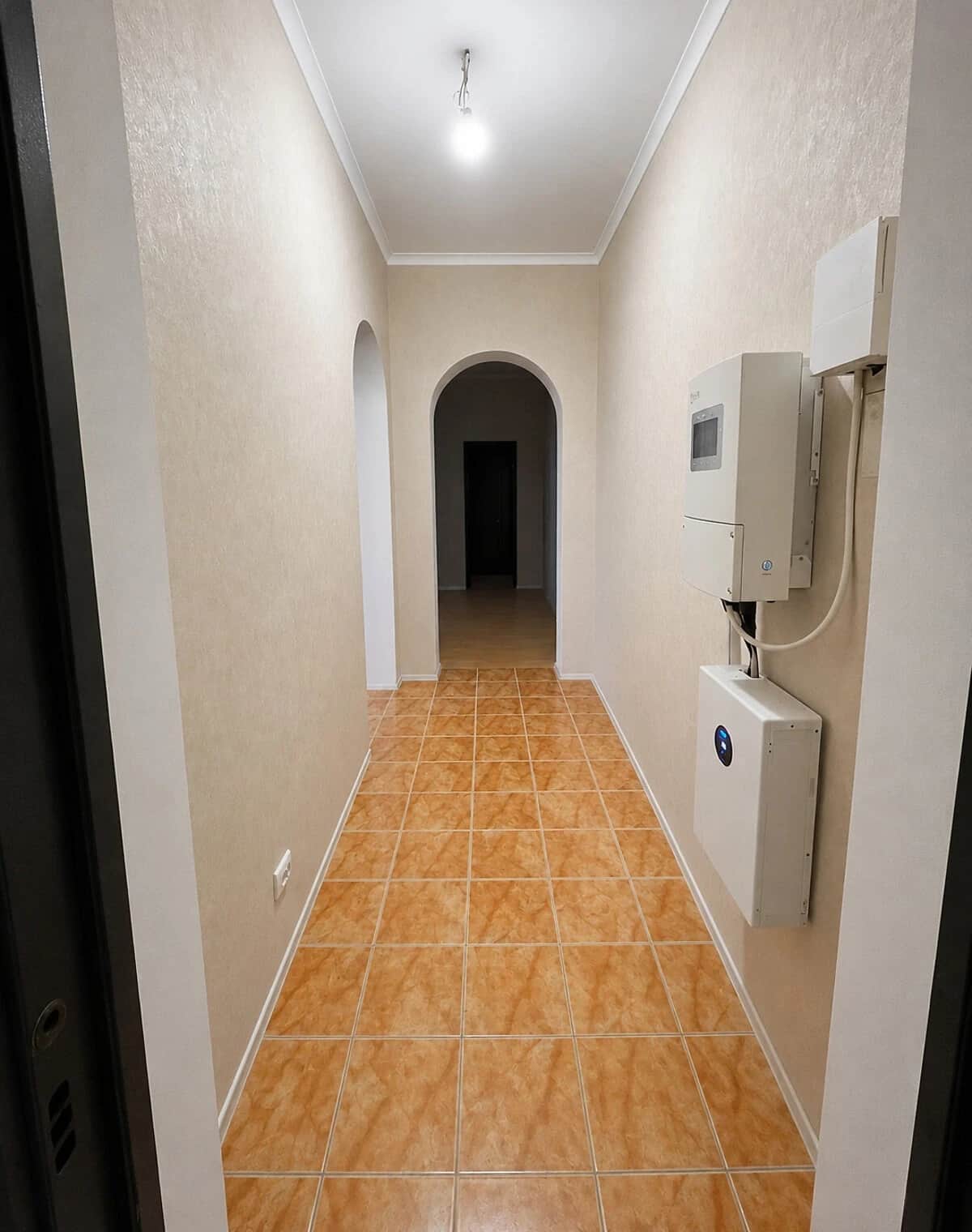 2-кімнатна квартира, Стара Дарниця: резервне живлення, бойлер - фото 1