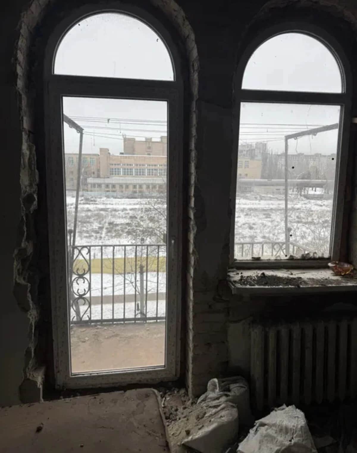 3-кімнатна квартира, вулиця Героїв АТО: мансарда, камін, балкон - фото 2