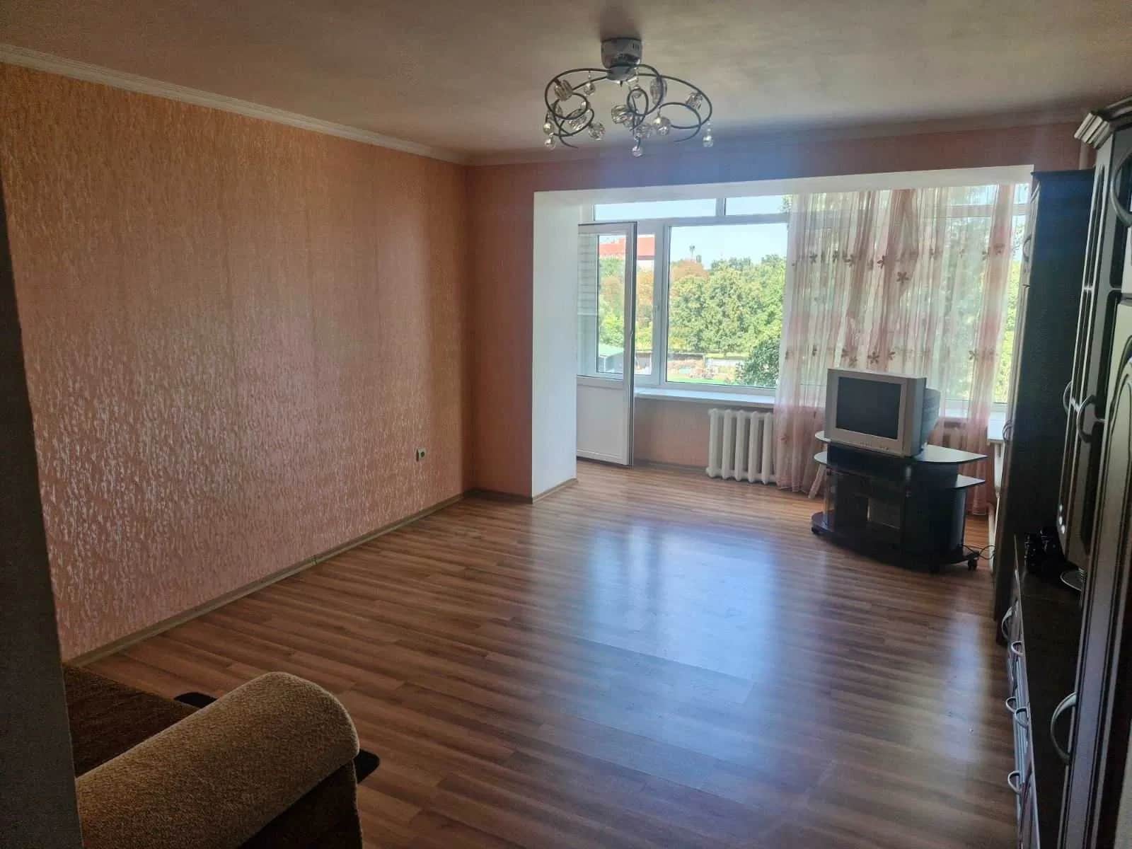 3-кімнатна квартира, Суми: 2 балкони, окрема кухня, косметичний ремонт - фото 1