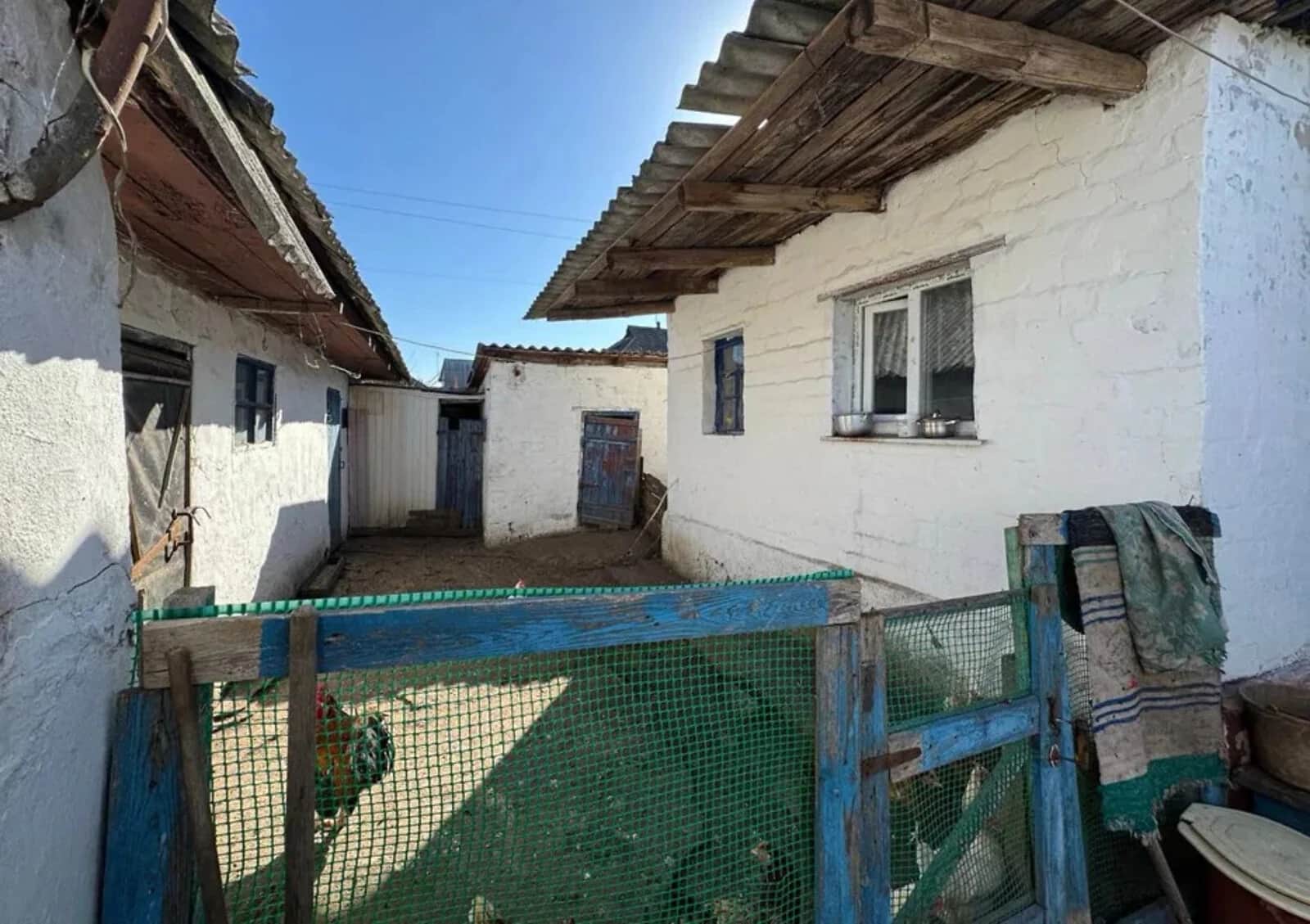 Будинок, Буринь: газове опалення, цегляні стіни, шиферний дах - фото 2