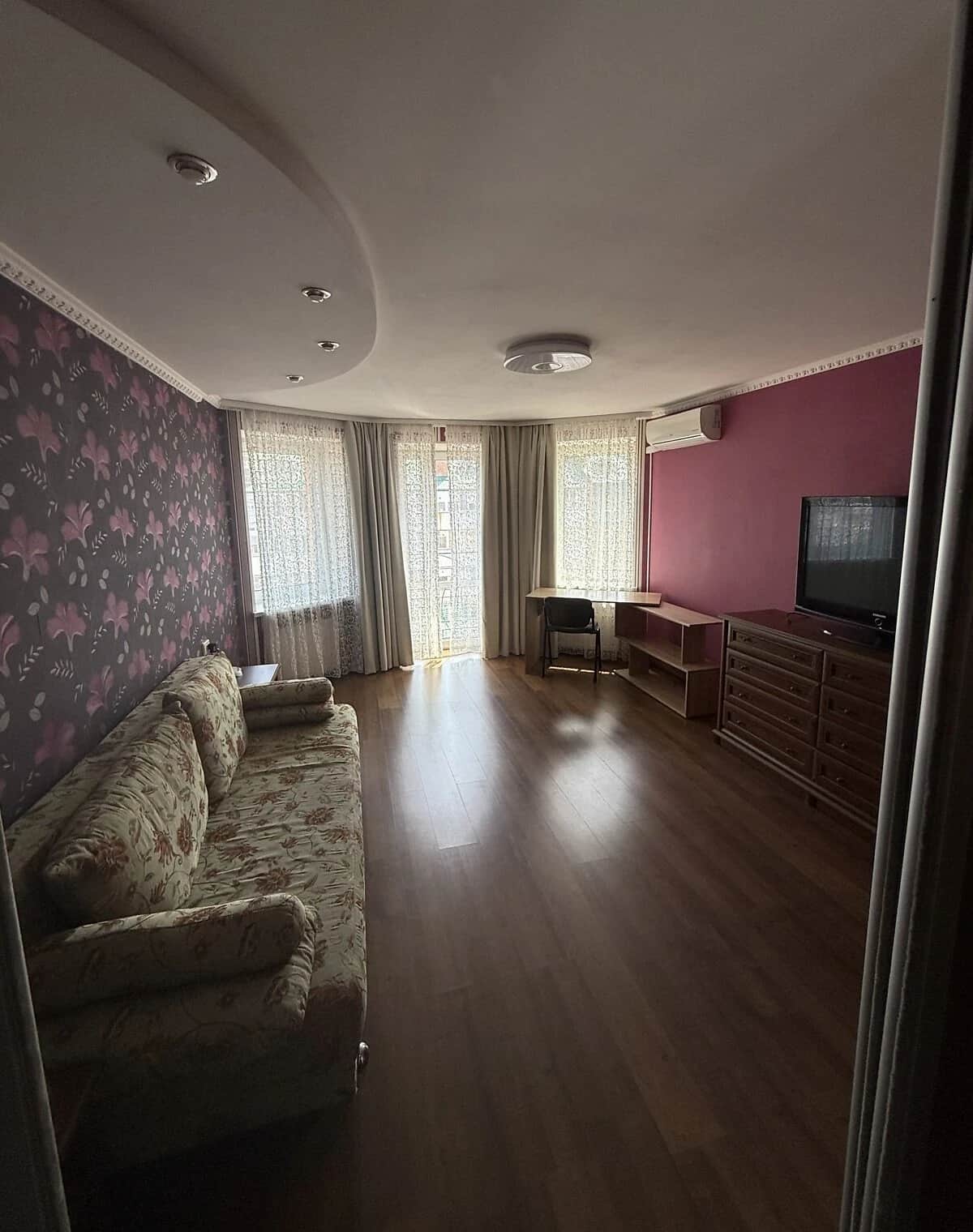 1-кімнатна квартира, Поділ: газове опалення, укриття в будинку - фото 1