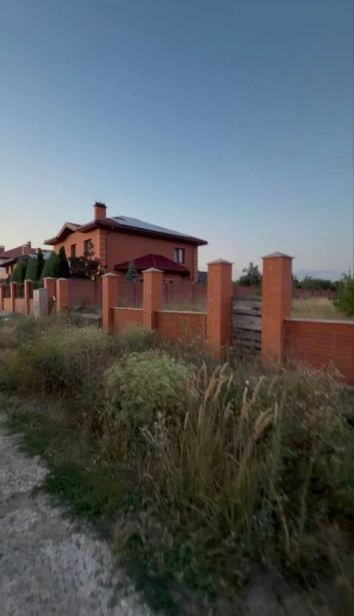 Ділянка 10 соток, Фонтанка: газ, вода і світло, огороджена - фото 1