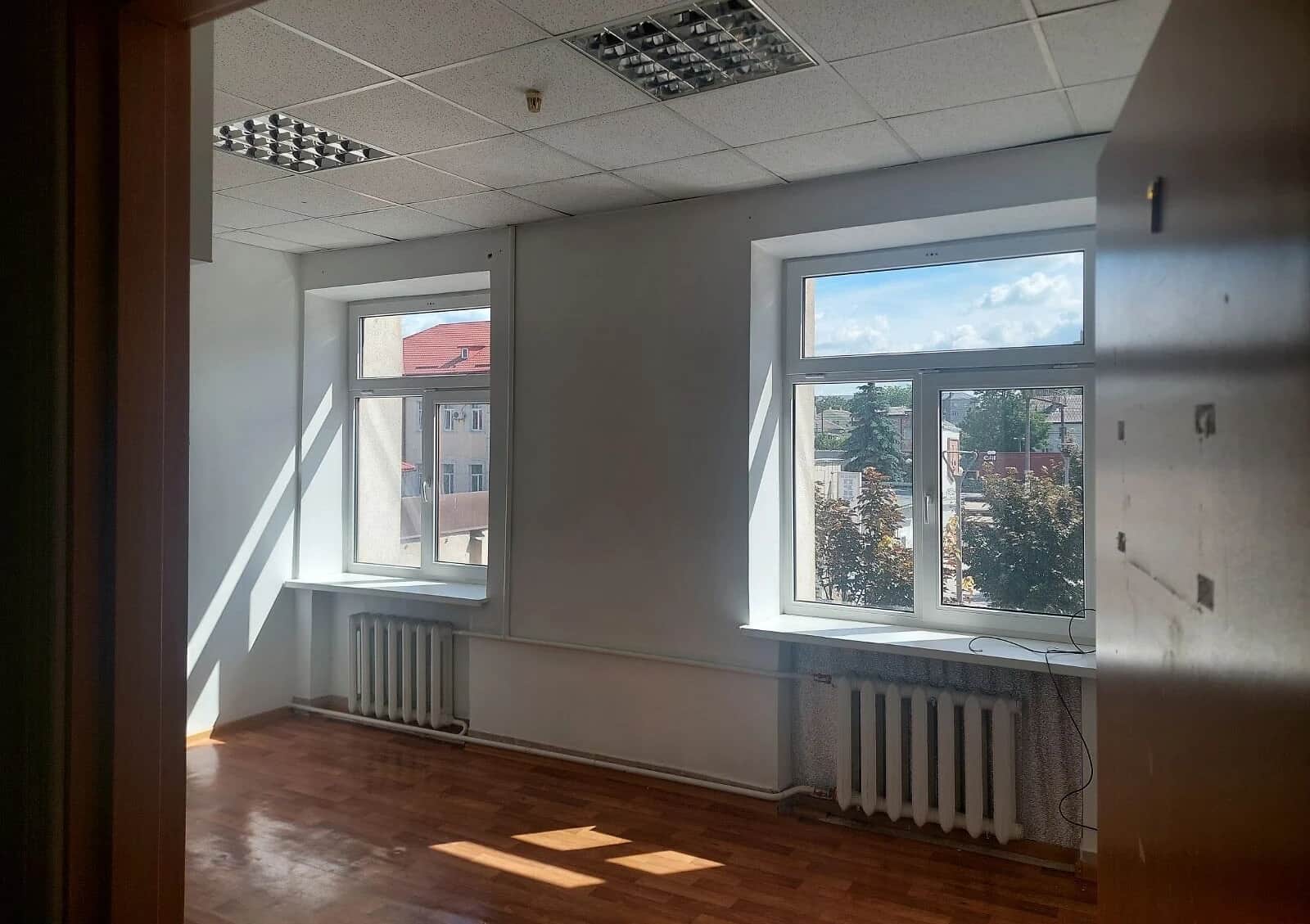 Офіс, Центр: без меблів, індивідуальне газове опалення - фото 1