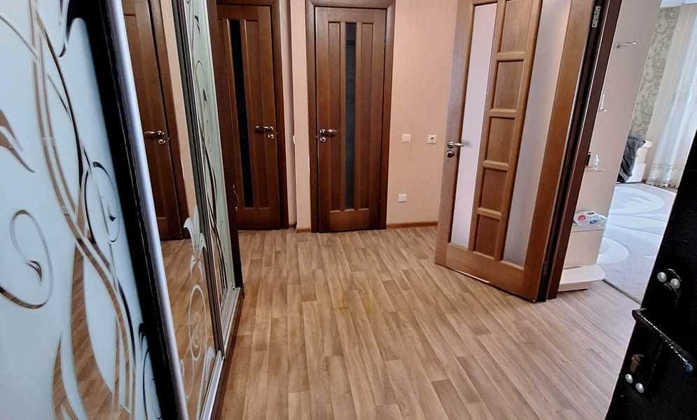 2-кімнатна квартира у ЖК Петрівський оновлений: 2 лоджії, газове опалення - фото 2
