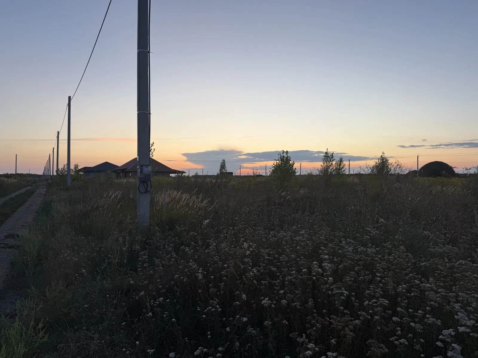 Ділянка 10 соток, Військбуд: проведене світло, магазини поруч - фото 2