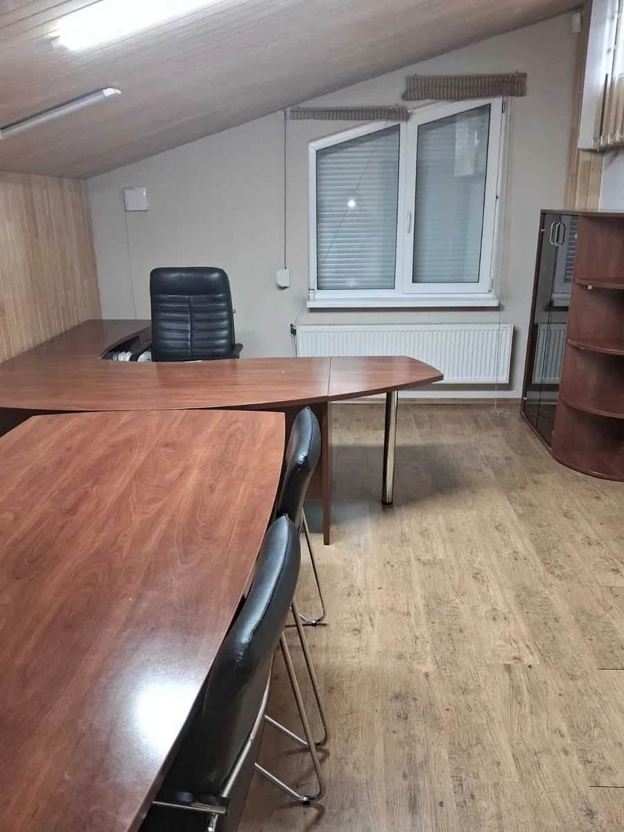 Офіс у Луцьку: окремий вхід, охорона, меблі - фото 1