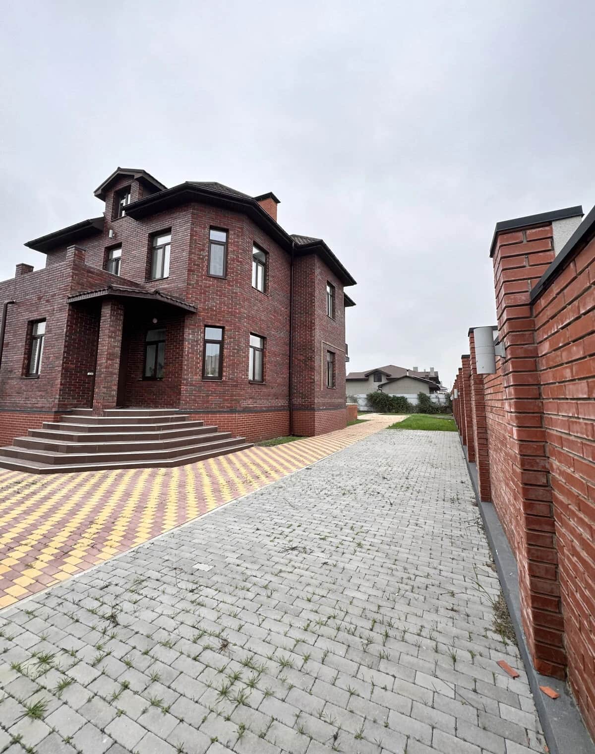 Будинок, Лиманка: басейн, 4 спальні, вода й опалення без світла - фото 1
