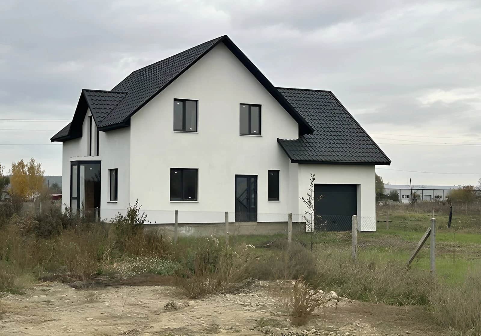 Будинок, Сторожинець: панорамні вікна, гараж у прибудові, криниця - фото 1