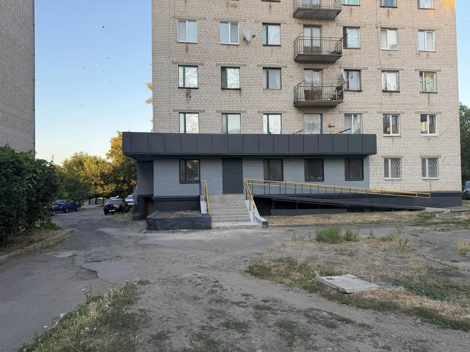 Приміщення, Первомайськ: торговельний зал 80 м², пандус - фото 1