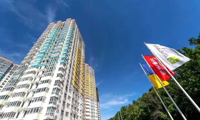 2-кімнатна квартира у ЖК Теремки: метро Теремки 15 хв пішки, вид на ліс - фото 1