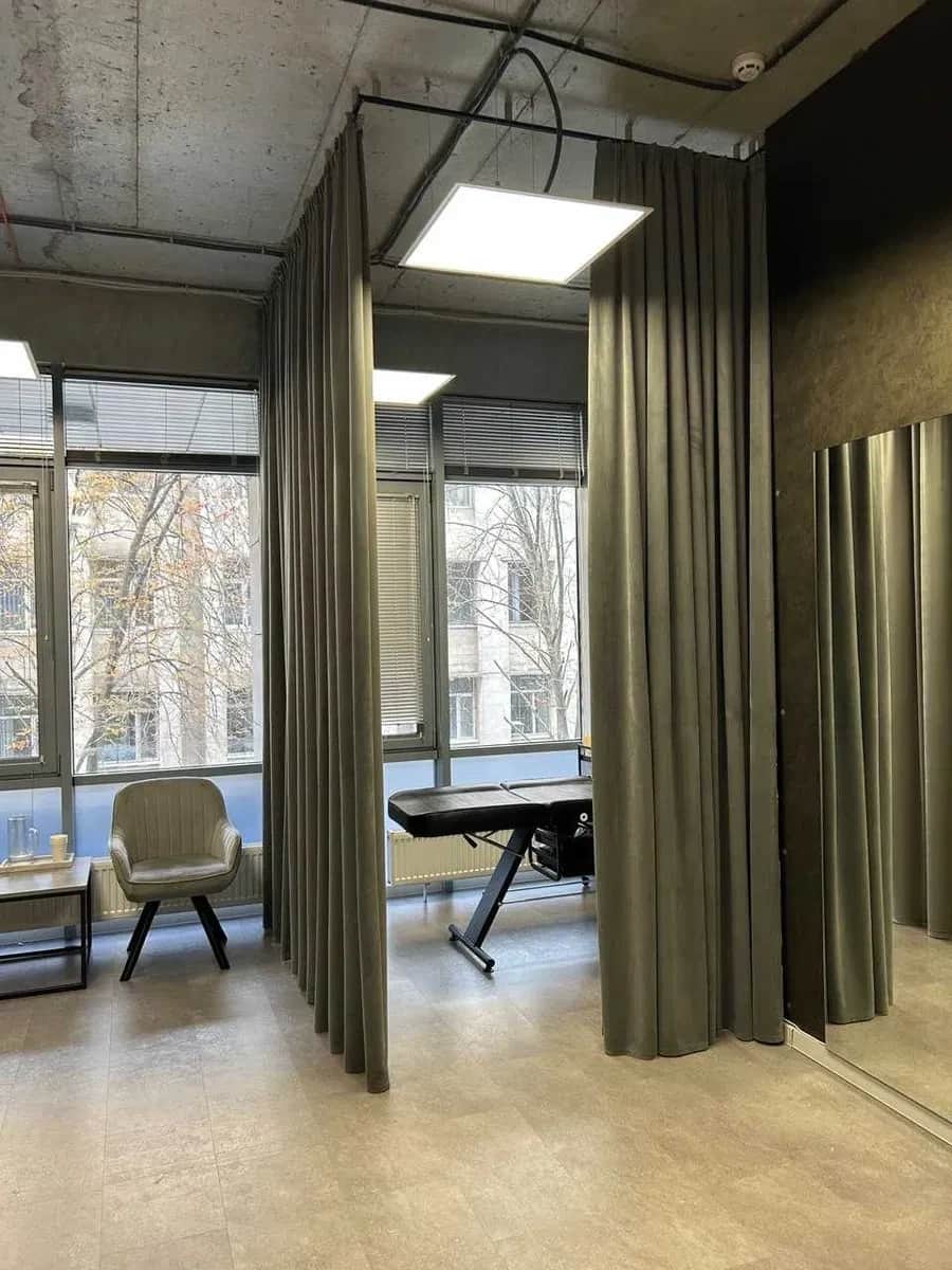 Кабінет в IQ-HOUSE: власний санвузол, інтернет під час відключень - фото 1