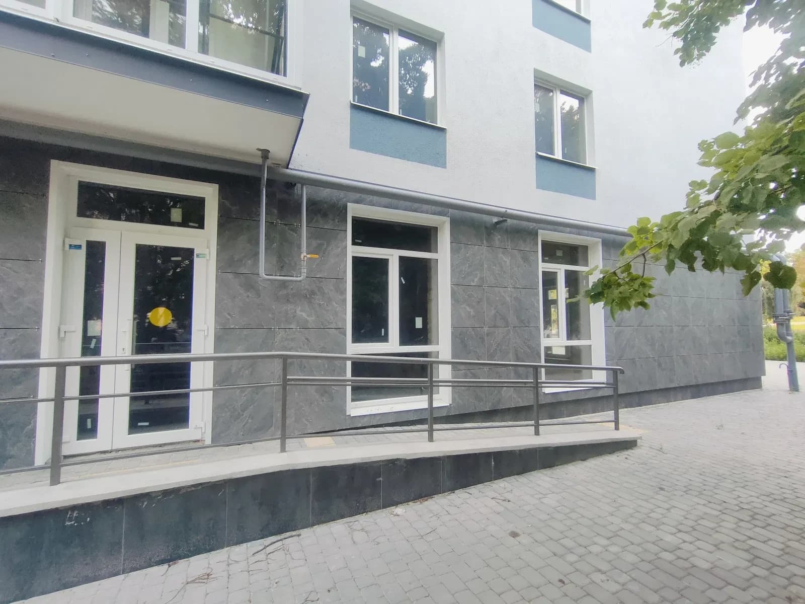 Приміщення, Полтава: можна об’єднати в 87 м², фасадні вікна - фото 3