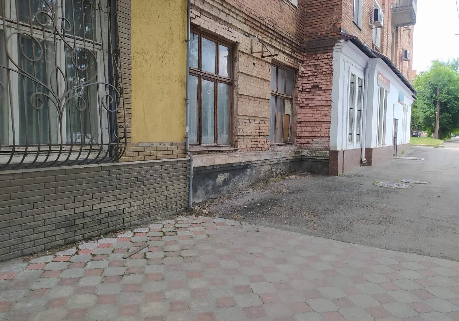 Комерційне приміщення, Тернівський: фасадне, вхід понад 90 см - фото 1