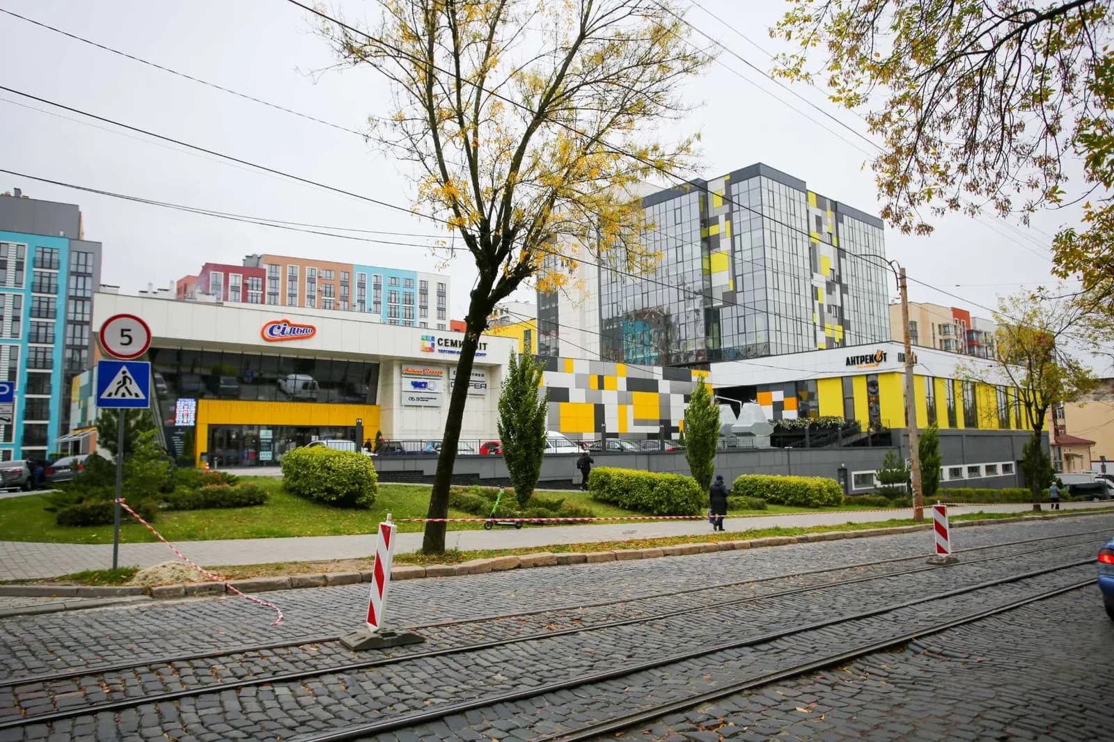 Приміщення у ТОЦ Семицвіт: вільне планування, панорамні вікна - фото 2