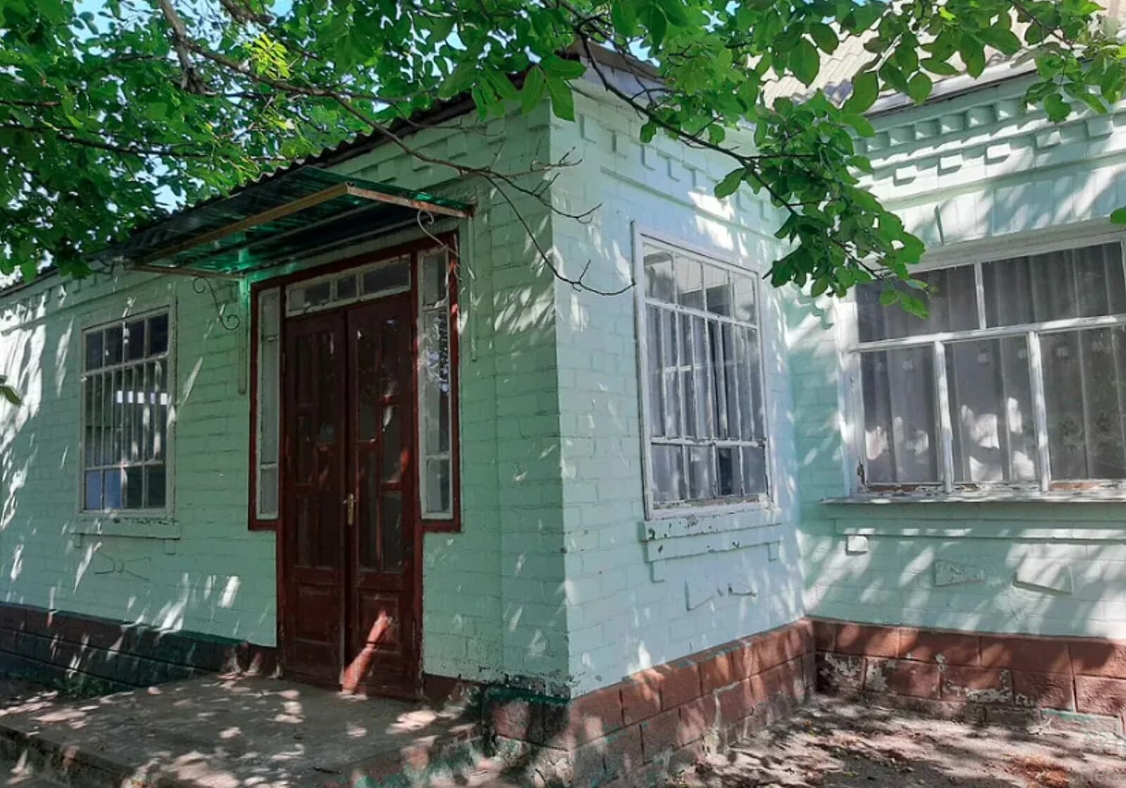 Будинок, Ропотуха: гараж із підвалом, 35 соток, цегляні стіни