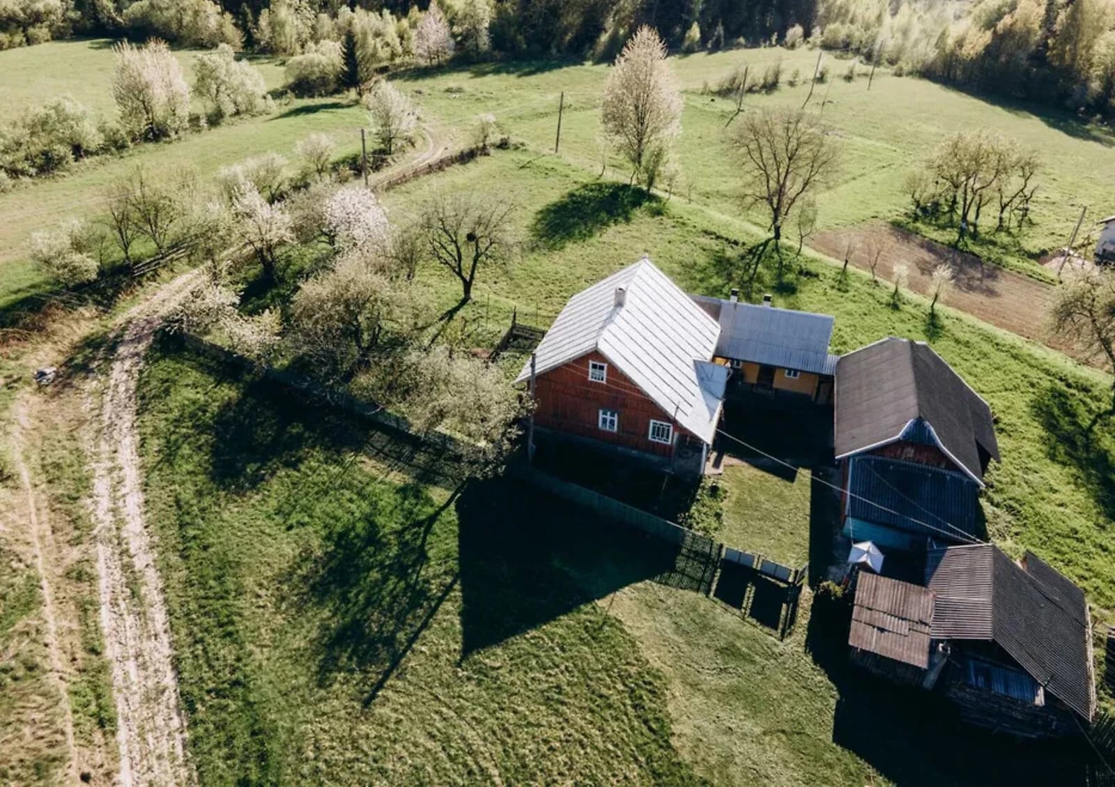 Будинок, Вовчинець (Кельменці): гараж із підвалом, баня та сад - фото 2
