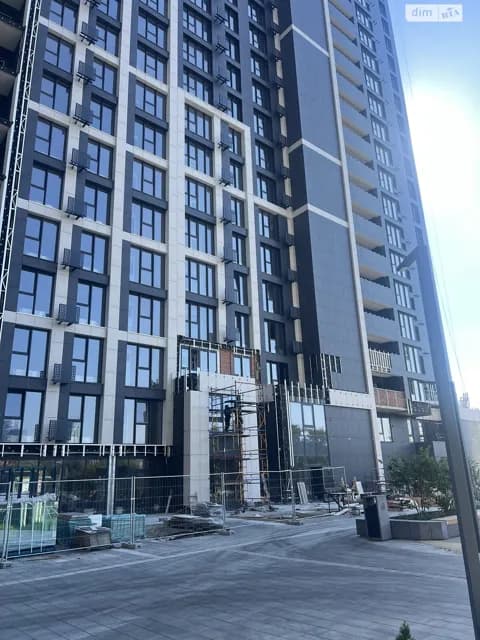3-кімнатна квартира, Печерський: чорнова штукатурка, резервне живлення