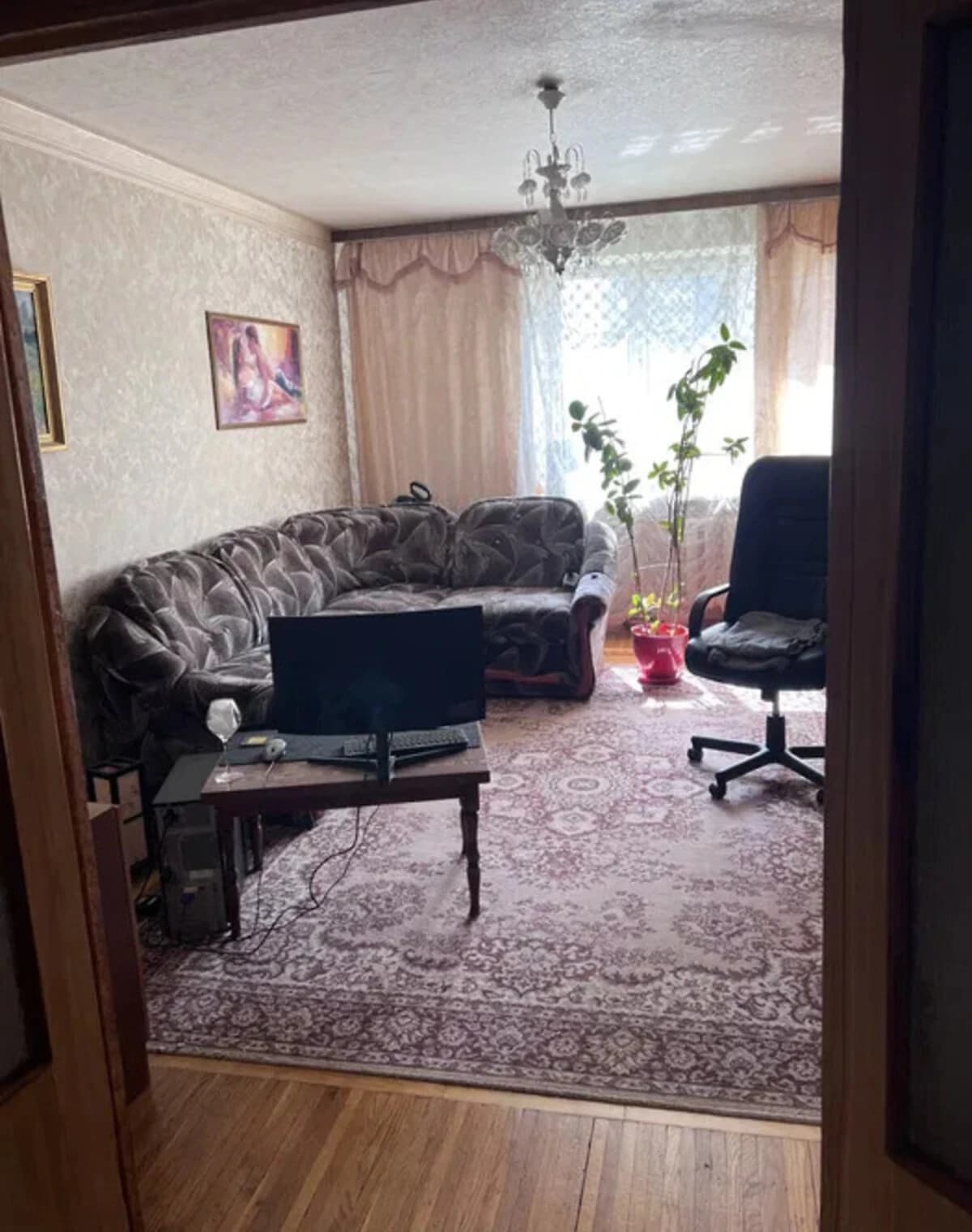 2-кімнатна квартира, вул. Симиренка: внутрішній двір, цегляні стіни - фото 5