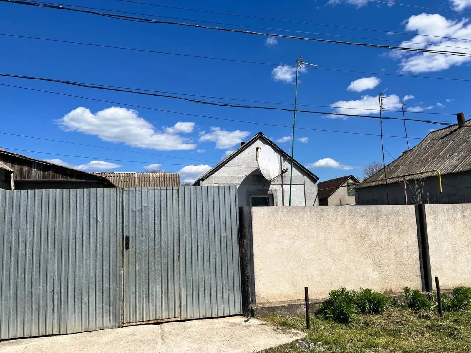 Будинок, Причорноморське: світло не вимикають, піч на дровах, гараж