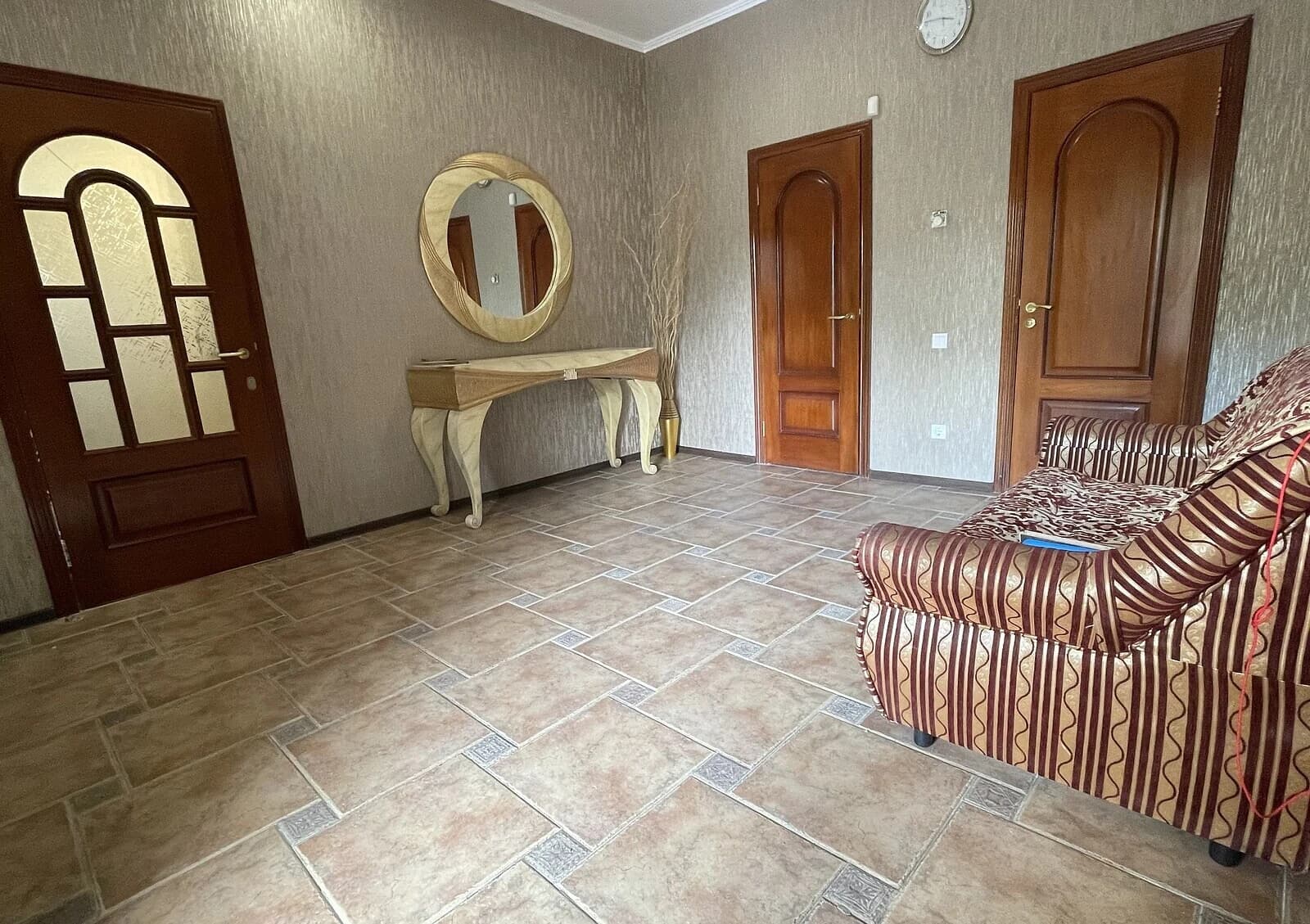 Будинок, Гнідин: басейн, природне озеро, бесідка - фото 4